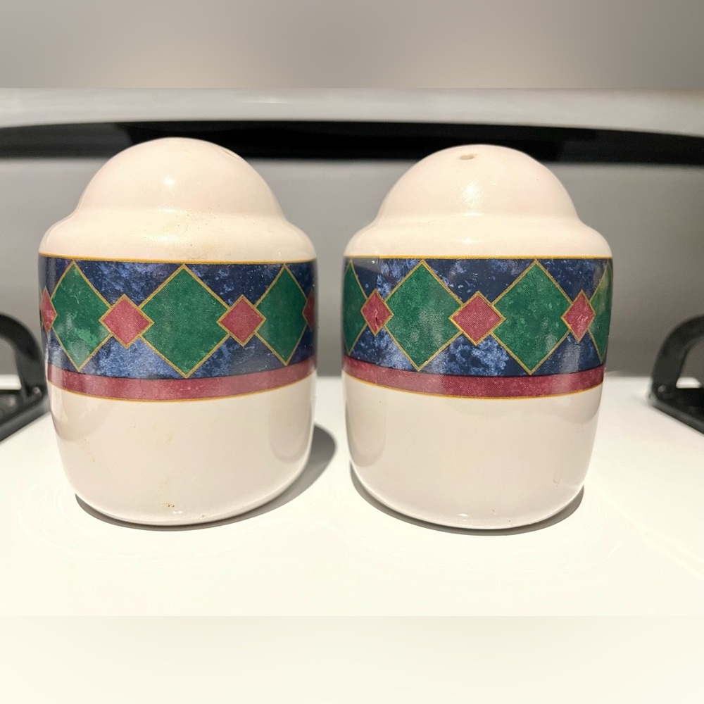 Pfaltzgraff Salt & Pepper Shakers Set